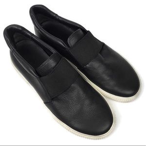 Vince Kirkland Slip On Leather Sneakers in Black